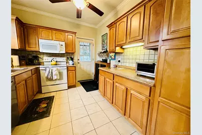 231 Manorhaven Boulevard, Port Washington, NY 11050 - Photo 6