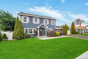 14 W Chestnut St, Farmingdale, NY 11735 - Photo 2