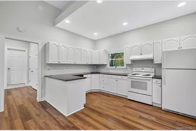 6 Greg Lane, East Northport, NY 11731 - Photo 2