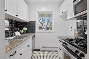 1 Toms Point Ln, Port Washington, NY 11050 - Photo 4