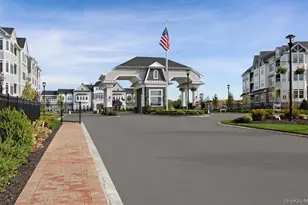 21105 Aspenwood Dr, Plainview, NY 11803 - Photo 4