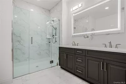 21105 Aspenwood Drive, Plainview, NY 11803 - Photo 20