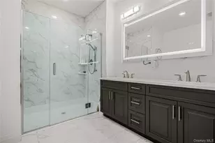 21105 Aspenwood Dr, Plainview, NY 11803 - Photo 20