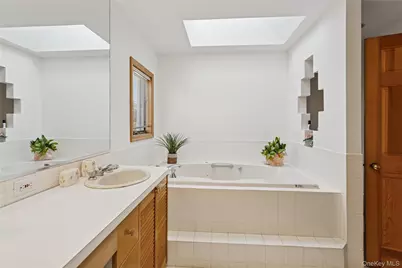 991 W Park Avenue, Long Beach, NY 11561 - Photo 22