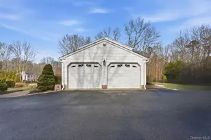 39 Foreston Cir, Manorville, NY 11949 - Photo 6