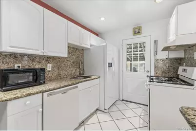 345 Concord Avenue, East Meadow, NY 11554 - Photo 10