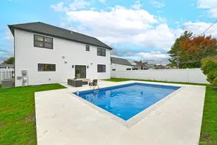 39 Forest Ln, Westbury, NY 11590 - Photo 4