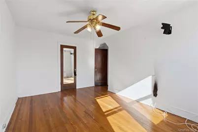 202-07 109th Avenue, Saint Albans, NY 11412 - Photo 20