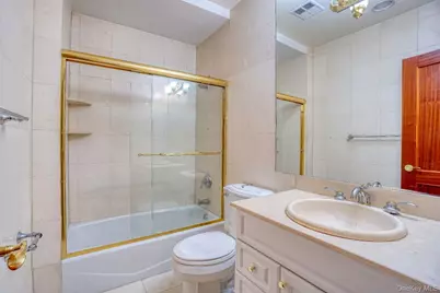 171 Great Neck Road #4E, Great Neck, NY 11021 - Photo 4