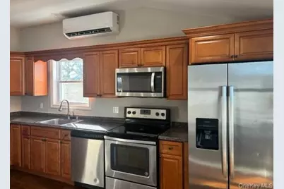 204 Vanderbilt Avenue, Brentwood, NY 11717 - Photo 4