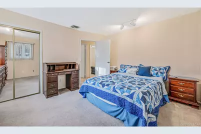 18 Roslyn Court, Patchogue, NY 11772 - Photo 6