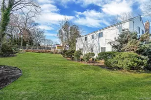 8 Linden St, Selden, NY 11784 - Photo 38