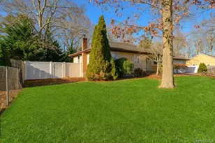 22 Garden Pl, Shirley, NY 11967 - Photo 8