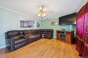 22 Garden Pl, Shirley, NY 11967 - Photo 2