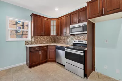 636 Throggs Neck Expressway, Bronx, NY 10465 - Photo 12