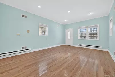 636 Throggs Neck Expressway, Bronx, NY 10465 - Photo 6