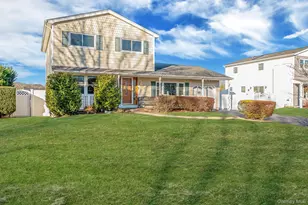 14 Harp Ln, Sayville, NY 11782 - Photo 2