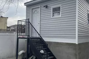 104-81 165th St, Jamaica, NY 11433 - Photo 4