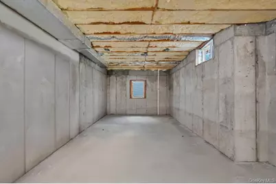 141 Emerson Avenue, Floral Park, NY 11001 - Photo 36