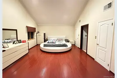 26105 Bridgewater Avenue, Glen Oaks, NY 11004 - Photo 10