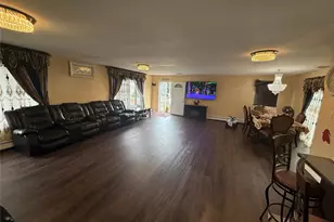 129 Stewart St, Hempstead, NY 11003 - Photo 14