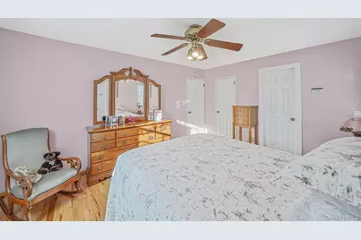 263 Keswick Drive, East Islip, NY 11730 - Photo 16