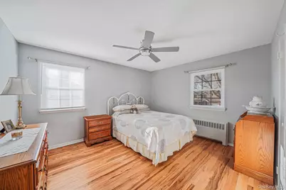 263 Keswick Drive, East Islip, NY 11730 - Photo 18