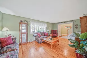 263 Keswick Dr, East Islip, NY 11730 - Photo 4