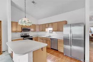 816 Narragansett Villas Dr, Lindenhurst, NY 11757 - Photo 2