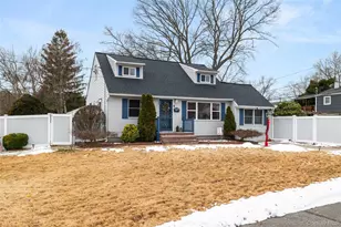 1 Birch Haven Ct, East Northport, NY 11731 - Photo 2