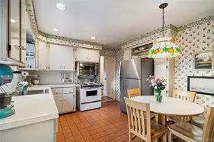 32 Arbor Rd, East Hills, NY 11577 - Photo 10