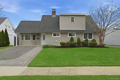 57 Cobalt Lane, Westbury, NY 11590 - Photo 2