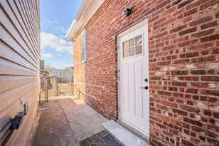 77-10 162nd St, Flushing, NY 11366 - Photo 16