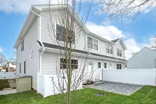 35 B Dunwood Rd, Port Washington, NY 11050 - Photo 34