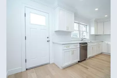 35B Dunwood Road, Port Washington, NY 11050 - Photo 10