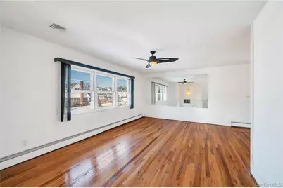 960 Linden Avenue, Westbury, NY 11590 - Photo 6