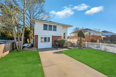 960 Linden Avenue, Westbury, NY 11590 - Photo 2