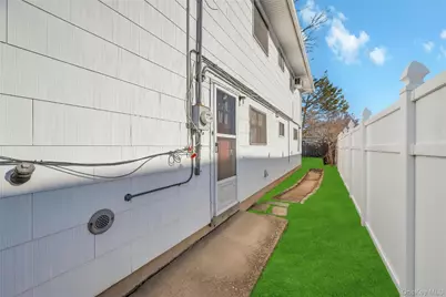 960 Linden Avenue, Westbury, NY 11590 - Photo 4