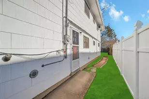 960 Linden Ave, Westbury, NY 11590 - Photo 4