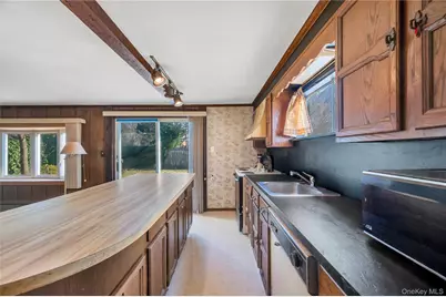 960 Linden Avenue, Westbury, NY 11590 - Photo 30