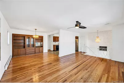 960 Linden Avenue, Westbury, NY 11590 - Photo 8