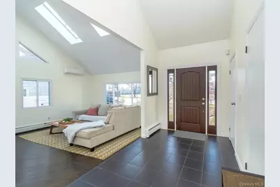 127 Cow Neck Road, Port Washington, NY 11050 - Photo 4