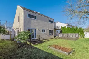 127 Cow Neck Rd, Port Washington, NY 11050 - Photo 28