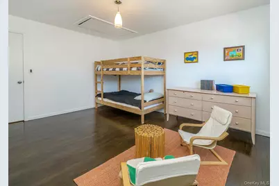 127 Cow Neck Road, Port Washington, NY 11050 - Photo 20