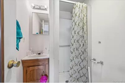 13 Jean Road, West Islip, NY 11795 - Photo 16