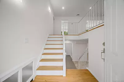 26 Ravine Road, Great Neck, NY 11023 - Photo 2