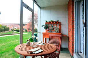 118 Captains Dr, West Babylon, NY 11704 - Photo 8