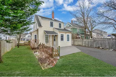 215 West Avenue, Patchogue, NY 11772 - Photo 4