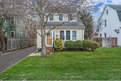 215 West Avenue, Patchogue, NY 11772 - Photo 2