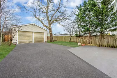 215 West Avenue, Patchogue, NY 11772 - Photo 36